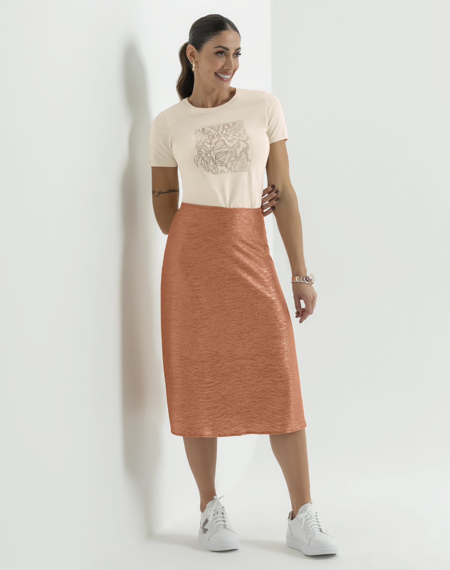 Saia midi com modelagem ampla e babados Cativa Laranja