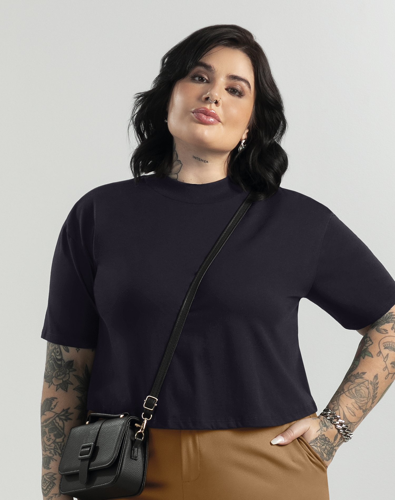06 cropped plus size basico e estiloso cativa