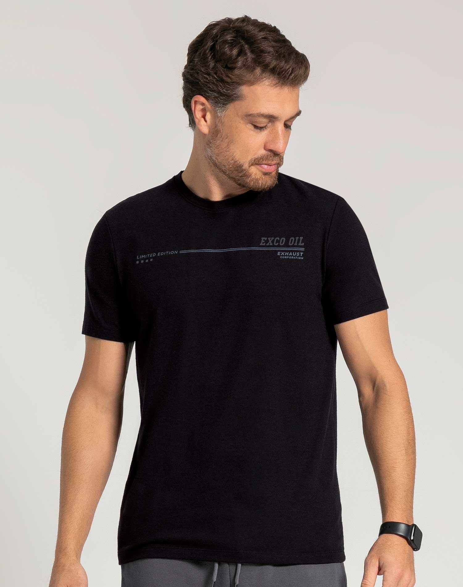 Camiseta Masculina com Estampa em Relevo Exco Preto