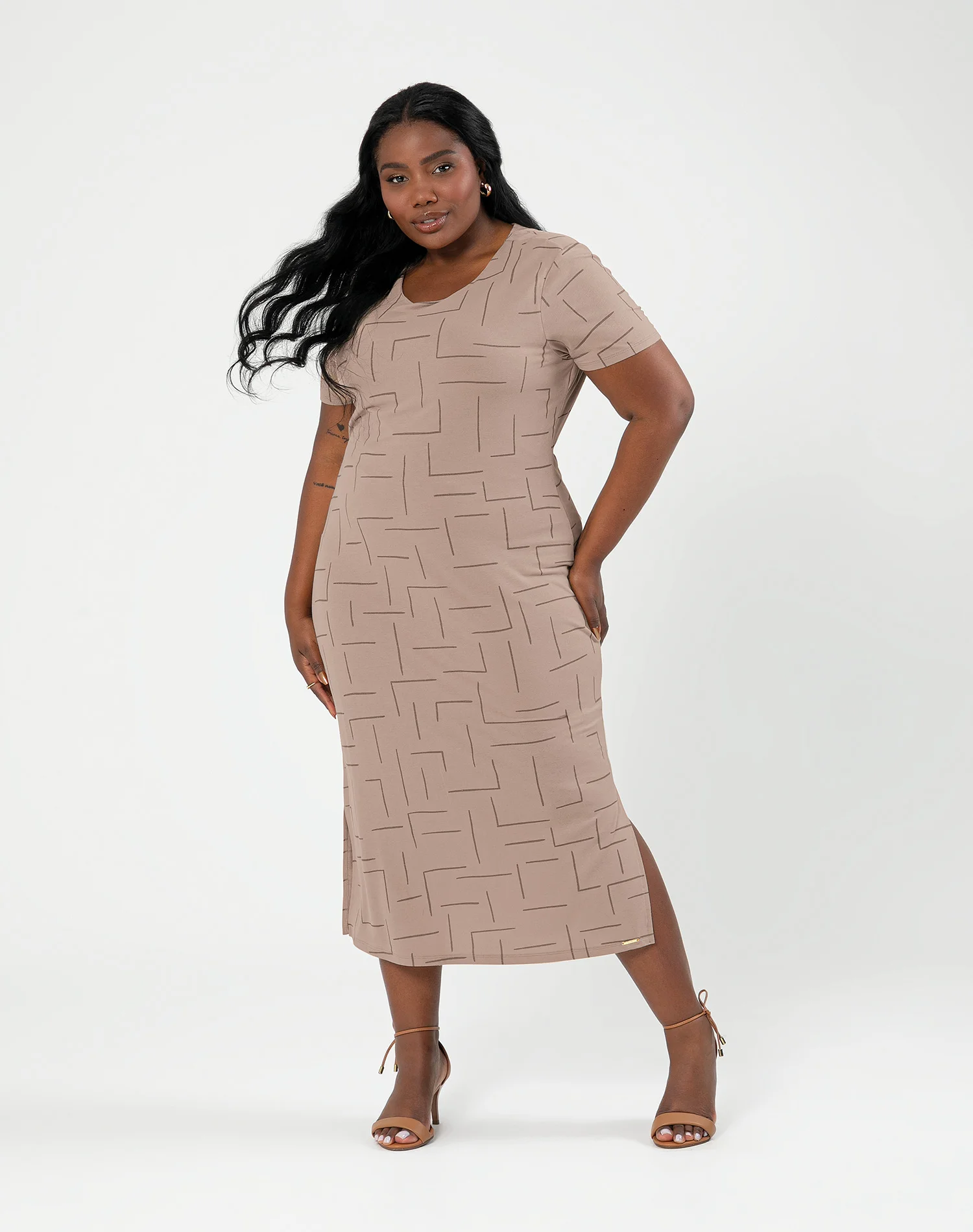 Vestido Plus Size Midi em Crepe Cativa